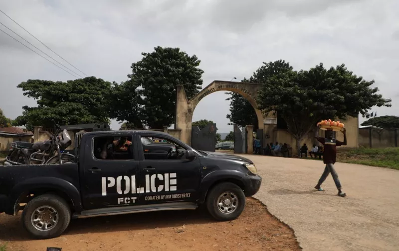 A police truck is stationed outside the University of Abuja Staff Quarters gate where unknown gunmen kidnapped people amongst whom were 2 of the university professors, lecturers and their family members in Abuja, Nigeria on November 2, 2021. Gunmen abducted six people early on November 2, 2021 from a university near the international airport serving Nigerias capital Abuja, police said.
The dawn attack at the staff quarters of University of Abuja in Giri raised fears of safety around the Nnamdi Azikiwe International Airport, some 20 kilometres (12 miles) away. (Photo by Kola Sulaimon / AFP)