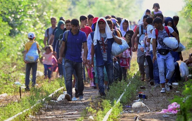Izbjeglice idu iz Srbije prema Mađarskoj