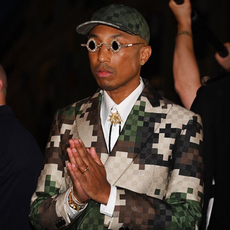 US Louis Vuitton' fashion designer and singer Pharrell Williams acknowledges the audience at the end of the Louis Vuitton Menswear Spring-Summer 2024 show as part of the Paris Fashion Week on the Pont Neuf, central Paris, on June 20, 2023. (Photo by STEFANO RELLANDINI / AFP)