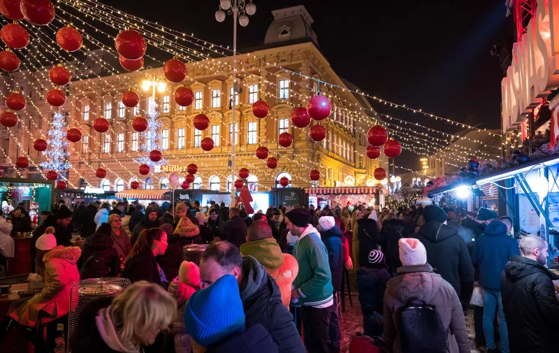 08.12.2023., Zagreb - Bas Nas Advent i EU Advent na Trgu bana Jelacica i Europskom trgu. Photo: Karlo Klasic/PIXSELL
