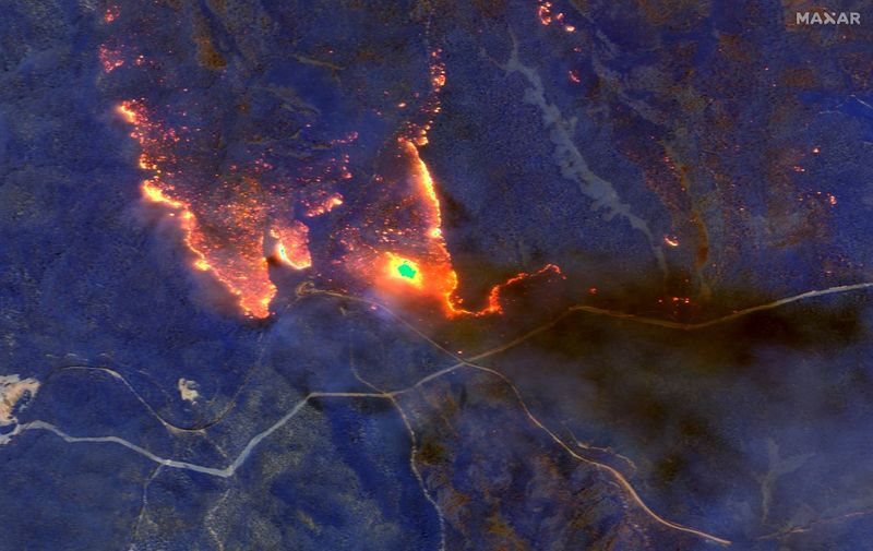 This January 4, 2020, satellite shortwave infrared closeup image released by Maxar Technologies shows wildfires east of Orbost, Australia. - Skies turned black and ash rained down as fires raged across southeastern Australia on January 4, threatening power supplies to major cities and prompting the call-up of 3,000 military reservists. (Photo by HO / Satellite image ©2020 Maxar Technologies / AFP) / RESTRICTED TO EDITORIAL USE - MANDATORY CREDIT "AFP PHOTO / Satellite image ©2020 Maxar Technologies" - NO MARKETING - NO ADVERTISING CAMPAIGNS - DISTRIBUTED AS A SERVICE TO CLIENTS - The watermark may not be removed/cropped