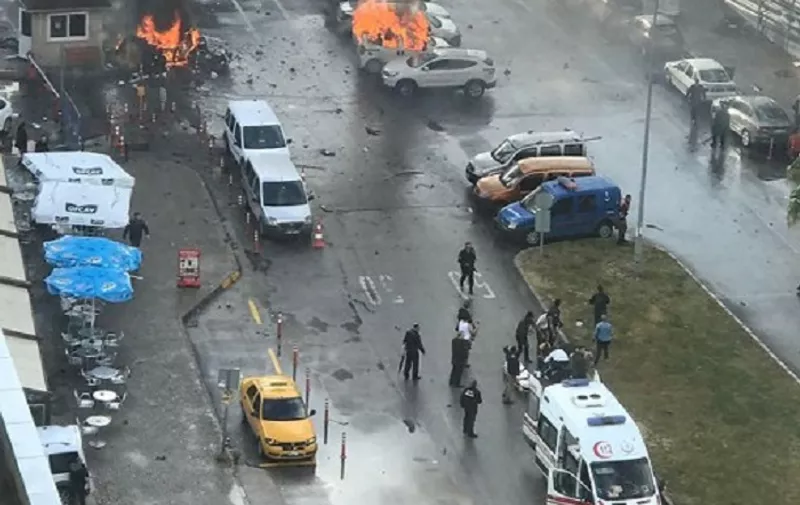 Cars burn in the street at the site of an explosion in front of the courthouse in Izmir on January 5, 2017.  
A car bomb exploded outside a courthouse in the western Turkish city of Izmir, wounding at least 10 people and sparking clashes in which at least two "terrorists" were killed, officials and reports said.Several ambulances were rushed to the scene after the blast outside the prosecutors and judges' entrance to the court in the usually peaceful city on the Aegean Sea, the channel said.
 / AFP PHOTO / DOGAN NEWS AGENCY / DHA