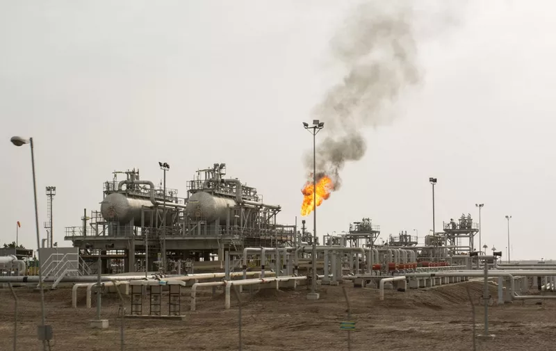 An oil installation is pictured in the massive Majnoon oil field, some 40 kms from the eastern border with Iran, north of the Iraqi city of Basra on March 25, 2019. (Photo by Hussein FALEH / AFP)