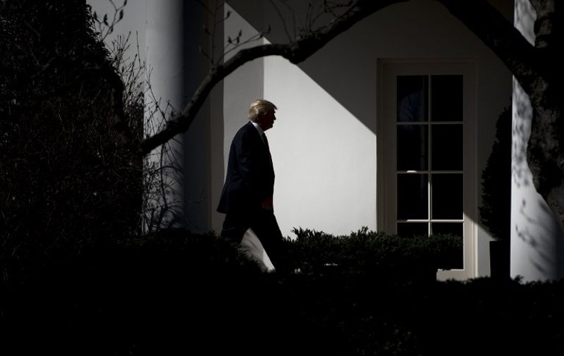 US President Donald Trump walks from Marine One to the White House February 24, 2017 in Washington, DC. / AFP PHOTO / Brendan Smialowski