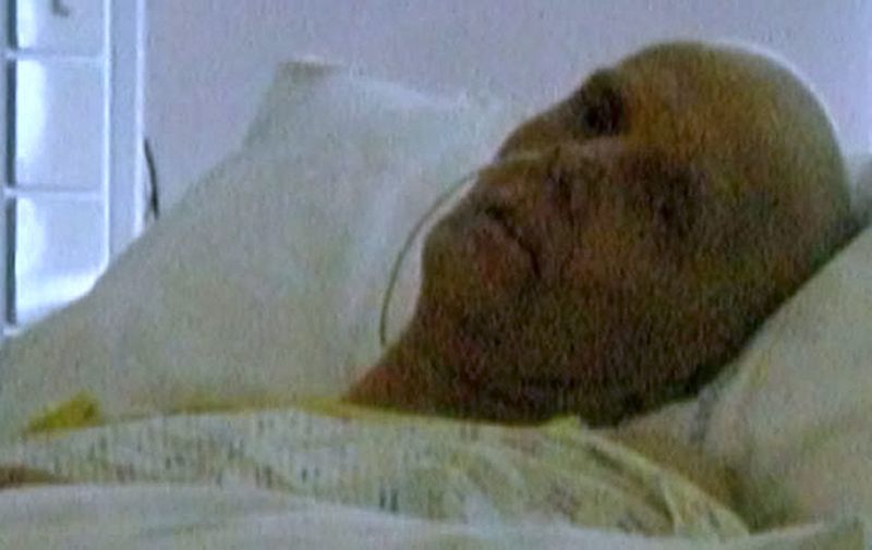 The last picture of poisoned spy Alexander Litvinenko as he lies on his deathbed in hospital, a gaunt fiqure, which was released at the High Court public inquiry into his death today.
Last photograph of Alexander Litvinenko before his death shown at inquiry, London, Britain - 04 Feb 2015
Litvinenko agreed to have photos taken of him in his final days, and this is the last one of him alive, to show how he had been "poisoned by the Kremlin, " the court was told. The photo is released to show the marked deterioration and contrast between his condition close to death at University College Hospital and his condition in an earlier widely circulated picture of him in hospital.,Image: 236484596, License: Rights-managed, Restrictions: Rex Features Ltd. do not claim any Copyright or License of the attached image, Model Release: no, Credit line: Profimedia