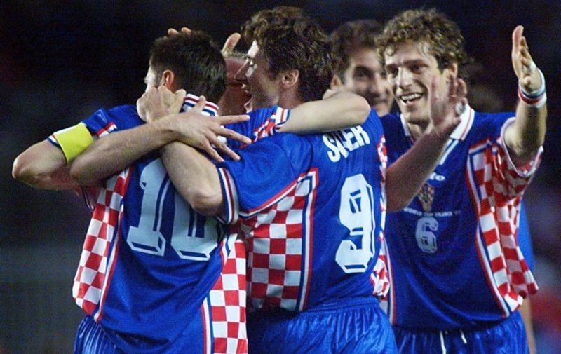 Croatian Zvonimir Boban (L) and Slaven Bilic (R) congratulate Davor Suker after he scored the second goal, and his sixth goal in the tournament, during the1998 Soccer World Cup third place play off between the Netherlands and Croatia, 11 July at the Parc des Princes stadium in Paris. Croatia won 2-1.  (ELECTRONIC IMAGE)      AFP PHOTO / AFP / PEDRO UGARTE