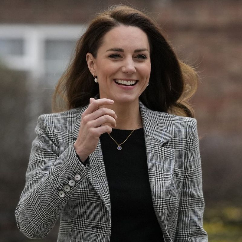 Britain's Catherine, Duchess of Cambridge, arrives for an official visit to PACT (Parents and Children Together) in south London, February 8, 2022. - The Duchess will meet volunteers and attendees of PACT Southwark's weekly MumSpace group, which provides a welcoming space for local parents to discuss relevant issues and work through any challenges they are facing. (Photo by Alastair Grant / POOL / AFP)