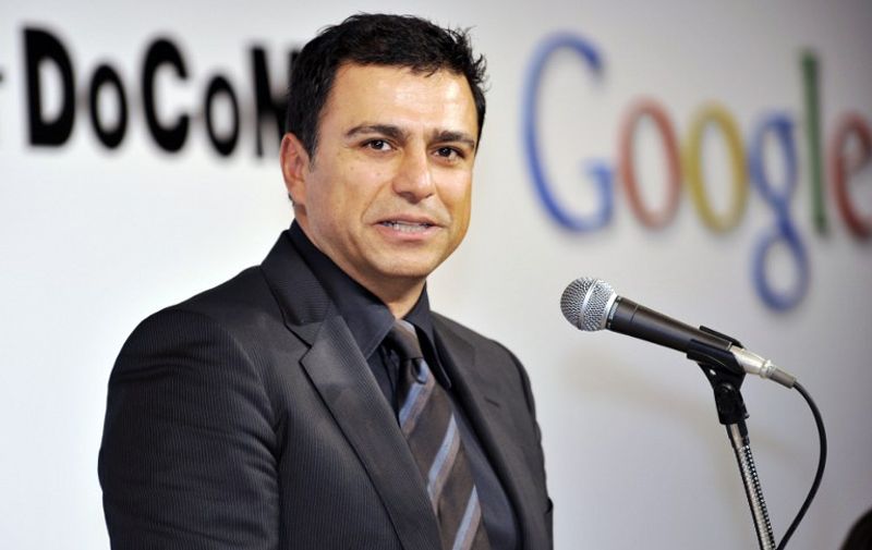 US Internet giant Google senior vice president Omid Kordestani announces Google and Japanese mobile communication giant NTT DoCoMo partnership which include providing Google's search and other services on the NTT DoCoMo's i-mode mobile Internet service in Tokyo 24 Janaury 2008.  AFP PHOTO / Yoshikazu TSUNO