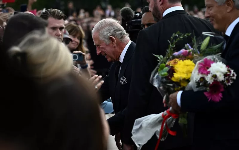 Britain's King Charles III greets the crowd upon their arrival Buckingham Palace in London, on September 9, 2022, a day after Queen Elizabeth II died at the age of 96. - Queen Elizabeth II, the longest-serving monarch in British history and an icon instantly recognisable to billions of people around the world, died at her Scottish Highland retreat on September 8. (Photo by Ben Stansall / AFP)