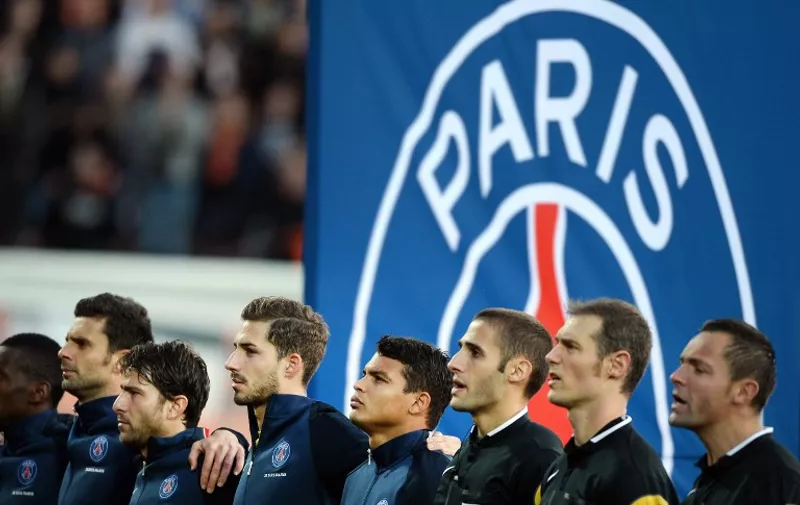 Paris Saint-Germain's players and referees sing the French national anthem La Marseillaise prior to the French L1 football match between Lorient and Paris Saint-Germain on November 21, 2015 at the Moustoir stadium in Lorient, western France. AFP PHOTO / JEAN-SEBASTIEN EVRARD / AFP / JEAN-SEBASTIEN EVRARD