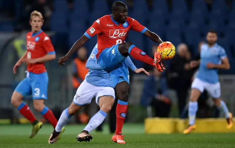 Napoli's defender from France Kalidou Koulibaly controls the ball during the Italian Serie A football match Lazio vs Napoli on February 3, 2016 at Olympic stadium in Rome. AFP PHOTO / ALBERTO PIZZOLI / AFP / ALBERTO PIZZOLI