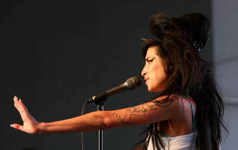 INDIO, CA - APRIL 27:  Singer Amy Winehouse performs during day 1 of the Coachella Music Festival held at the Empire Polo Field on April 27, 2007 in Indio, California.  (Photo by Michael Buckner/Getty Images) *** Local Caption *** Amy Winehouse