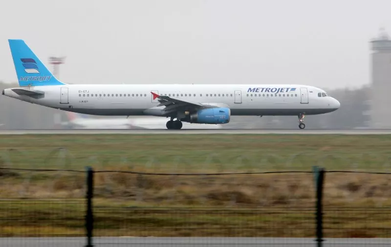 A picture taken on October 25, 2015 shows the Russian Airbus A321 plane of Kogalymavia (Metrojet) hull No EI-ETJ landing at Moscow's Domodedovo airport. A Russian charter plane carrying 224 people crashed in a mountainous part of Egypt's Sinai Peninsula on October 31, 2015, killing all on board. AFP PHOTO / ALEXANDER NIKULIN