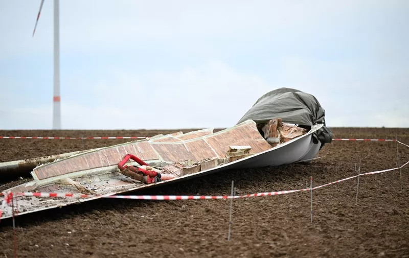 23 February 2024, Baden-Württemberg, Dornstadt: The remains of a 40-metre-long and 15-tonne wind turbine blade lie in a field on the Autobahn 8 near Temmenhausen. The turbine was presumably damaged by storm "Wencke" on February 22. The remains of the 40-metre-long and 15-tonne wind turbine blade lie in a field. Photo: Marius Bulling/dpa (Photo by Marius Bulling / DPA / dpa Picture-Alliance via AFP)