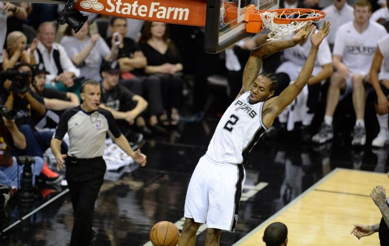 Kawhi Leonard of the San Antonio Spurs dunks the ball against the Miami Heat during Game 5 of the NBA Finals on June15, 2014 at the AT&amp;T Center in San Antonio,Texas.  AFP PHOTO / Robyn Beck / AFP / ROBYN BECK