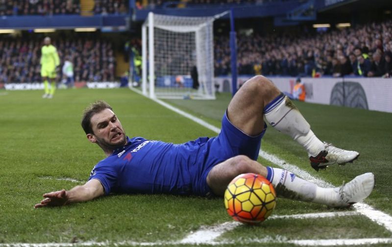 Chelsea's Serbian defender Branislav Ivanovic slides but fails to keep the ball in play during the English Premier League football match between Chelsea and Everton at Stamford Bridge in London on January 16, 2016. AFP PHOTO / JUSTIN TALLIS

RESTRICTED TO EDITORIAL USE. No use with unauthorized audio, video, data, fixture lists, club/league logos or 'live' services. Online in-match use limited to 75 images, no video emulation. No use in betting, games or single club/league/player publications. / AFP / JUSTIN TALLIS