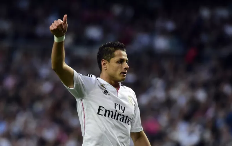 Real Madrid's Mexican forward Javier Hernandez thumbs up during the UEFA Champions League quarter-finals second leg football match Real Madrid CF vs Club Atletico de Madrid at the Santiago Bernabeu stadium in Madrid on April 22, 2015.     AFP PHOTO / 