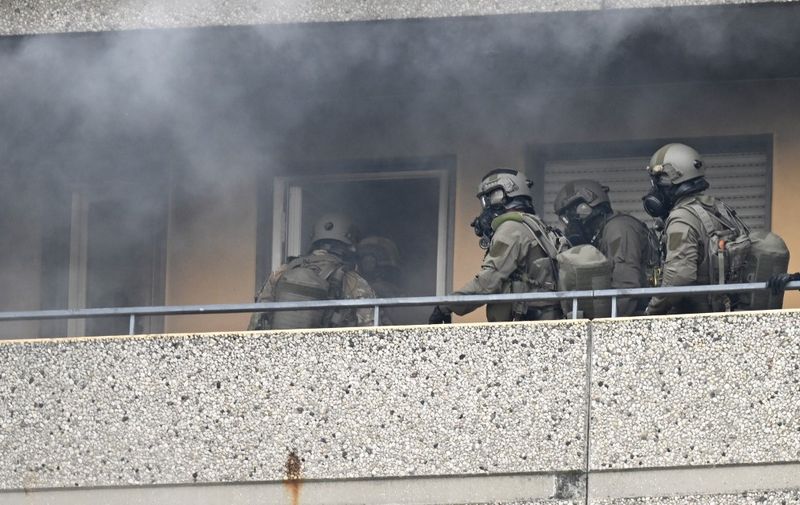 Special police forces enter amid smoke an appartment of a high-rise building, on May 11, 2023 in Ratingen, western Germany, after an explosion occured in which several people were injured including police officers . (Photo by Roberto Pfeil / AFP)