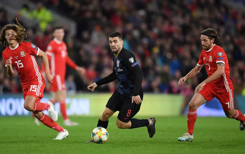 CARDIFF, WALES - OCTOBER 13: Mateo Kovacic of Croatia gets past  Ethan Ampadu and Joe Allen of Wales during the UEFA Euro 2020 qualifier between Wales and Croatia at Cardiff City Stadium on October 13, 2019 in Cardiff, Wales. (Photo by Alex Davidson/Getty Images)