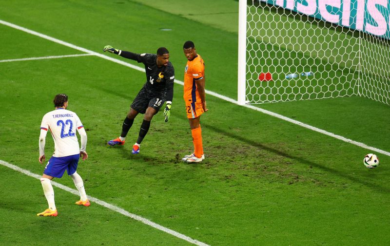 Soccer Football - Euro 2024 - Group D - Netherlands v France - Leipzig Stadium, Leipzig, Germany - June 21, 2024 France's Mike Maignan and Netherlands' Denzel Dumfries look on as Netherlands' Xavi Simons scores their first goal before it is disallowed after a VAR review REUTERS/Lisi Niesner     TPX IMAGES OF THE DAY