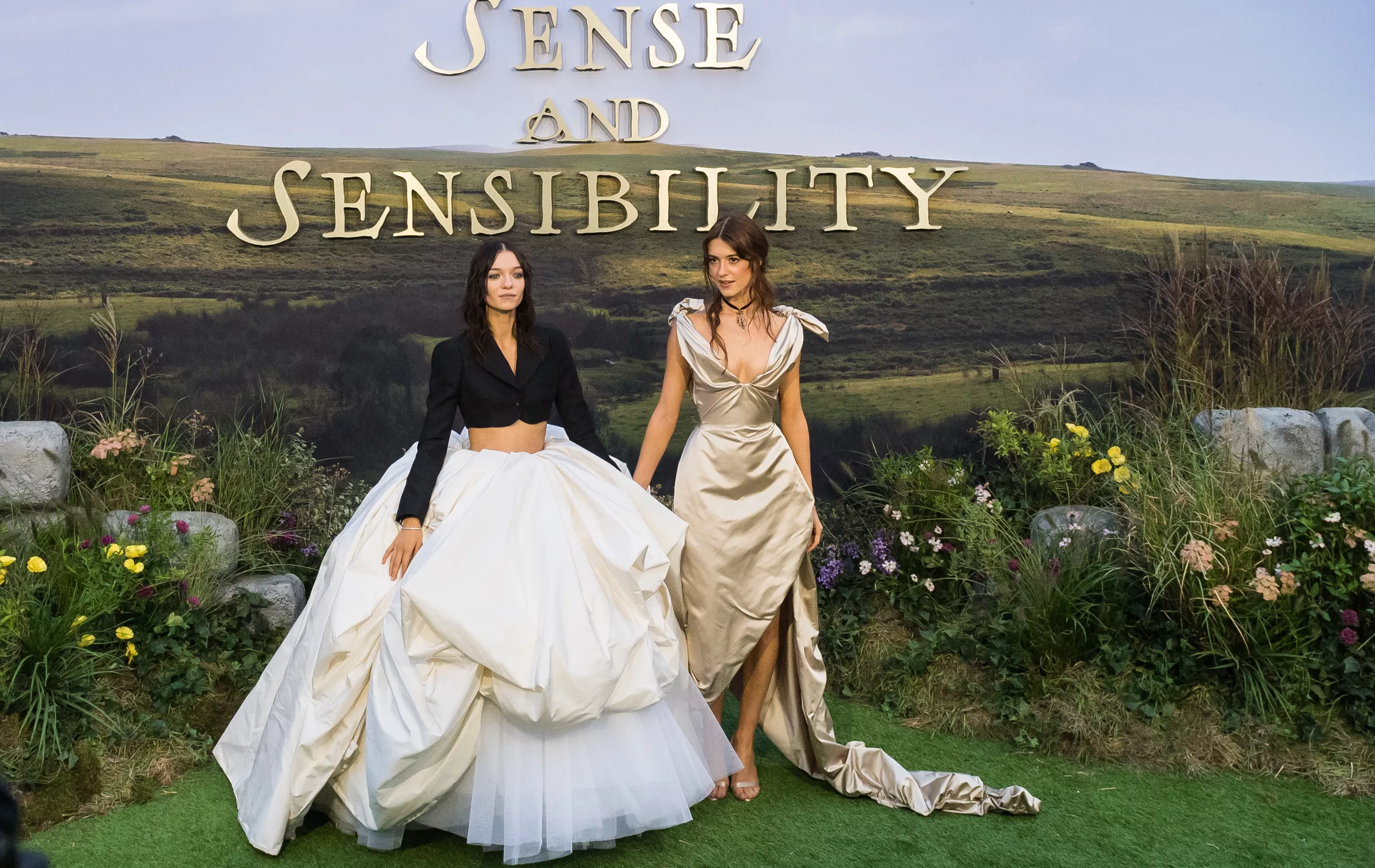 Film Sense and Sensibility uskoro stiže u kina, a nas su već oduševili odlični lookovi s premijera