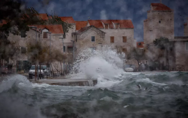 28.11.2021., Kastel Stafilici - Tijekom noci, Dalmaciju je zahvatilo olujno jugo i lebicada te su vecine dalmatinskih riva potopljene. Photo: Zvonimir Barisin/PIXSELL