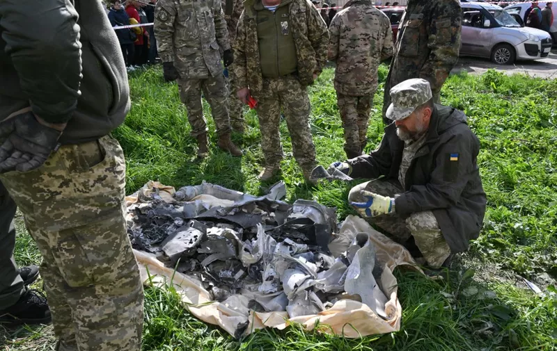 Ukrainian servicemen examine debris in a cordonned-off perimeter in Uman, south of Kyiv on April 28, 2023, after Russian missile strikes targeted several Ukrainian cities overnight. Ukraine and Russia have been fighting since Moscow's February 2022 invasion and Ukraine says it has been preparing for months a counter-offensive aimed at repelling Russian forces from the territory they currently hold in the east and south. (Photo by Sergei SUPINSKY / AFP)