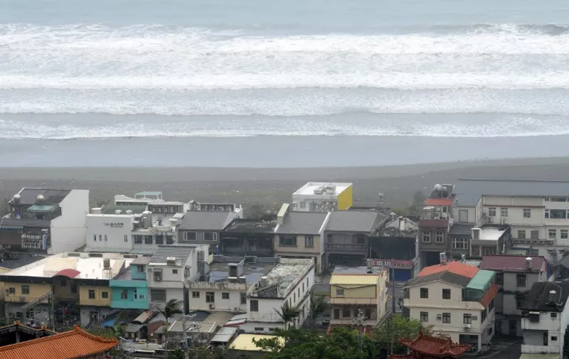 This picture shows long waves hitting the shore line near the Wushih harbor in Yilan as typhoon Goni approaches in eastern Taiwan on August 22, 2015.  Two people were killed while thousands were evacuated as powerful typhoon Goni approached the Philippines and Taiwan, authorities said.  AFP PHOTO / Sam Yeh