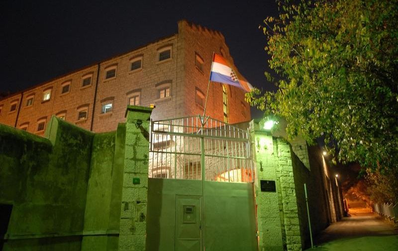 Pula - Zgrada pulskog zatvora iz kojeg je pobjegao osudjenik.
 Photo: Dusko Marusic/PIXSELL