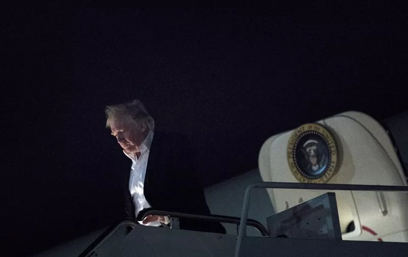 US President Donald Trump steps off Air Force One at Andrews Air Force Base on May 7, 2017 in Maryland. / AFP PHOTO / Brendan Smialowski