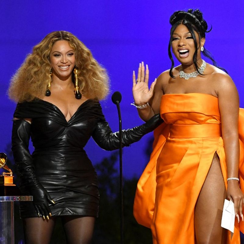 LOS ANGELES, CALIFORNIA - MARCH 14: (L-R) Beyoncé and Megan Thee Stallion accept the Best Rap Performance award for 'Savage' onstage during the 63rd Annual GRAMMY Awards at Los Angeles Convention Center on March 14, 2021 in Los Angeles, California.   Kevin Winter/Getty Images for The Recording Academy/AFP (Photo by KEVIN WINTER / GETTY IMAGES NORTH AMERICA / Getty Images via AFP)