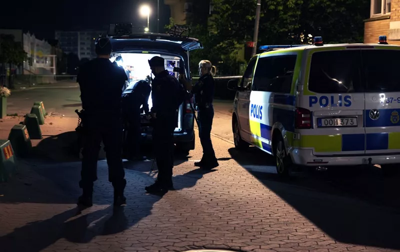 Three people have been arrested after a man was shot dead and another person was injured in Jordbro south of Stockholm on Thursday night.
Photo: Nils Petter Nilsson / TT / code 62260 (Photo by NILS PETTER NILSSON / TT NEWS AGENCY / TT News Agency via AFP)