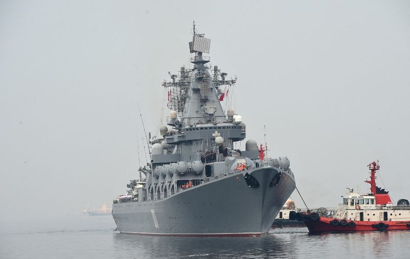 A tug boat guides the Russian navy missile cruiser Varyag as it prepares to berth at the international port of Manila on April 20, 2017. - A Russian warship docked in Manila on April 20 in a visit aimed at boosting ties between the two countries as Philippine President Rodrigo Duterte pivots his nation's foreign policy towards Moscow and Beijing. The arrival of the guided missile cruiser Varyag marked the second port call of the Russian navy to the Philippines this year and came ahead of Duterte's trip to Moscow next month. (Photo by Ted ALJIBE / AFP)