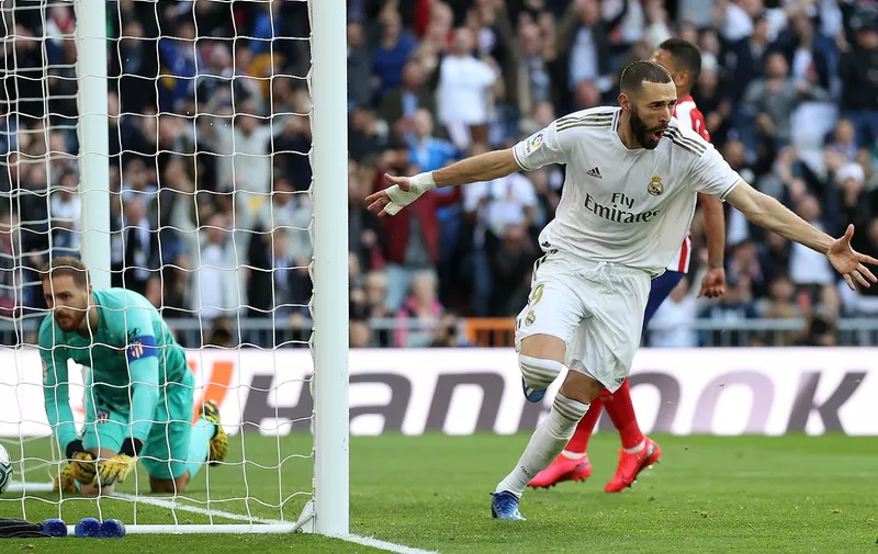 MADRID, SPAIN - FEBRUARY 01: Karim Benzema of Real Madrid celebrates after scoring his team's first goal during the Liga match between Real Madrid CF and Club Atletico de Madrid at Estadio Santiago Bernabeu on February 01, 2020 in Madrid, Spain. (Photo by Angel Martinez/Getty Images)