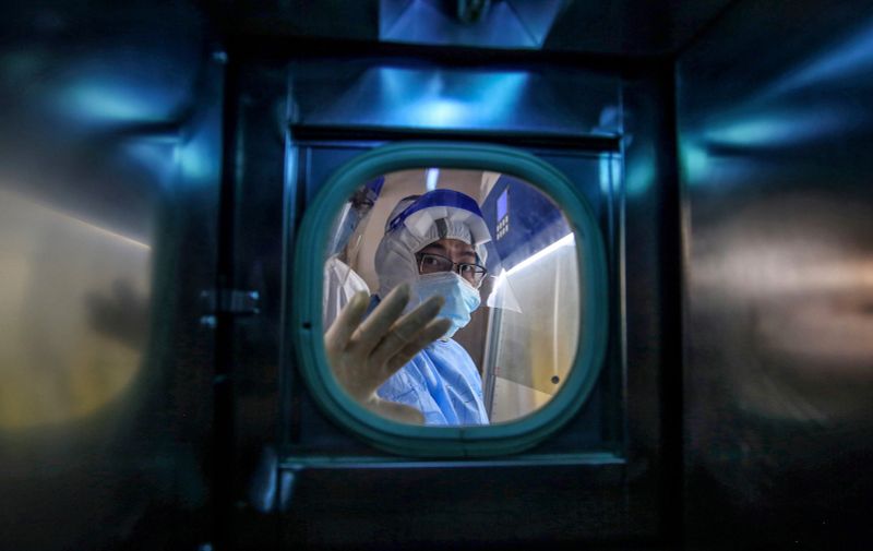 A medical staff member gestures inside an isolation ward at Red Cross Hospital in Wuhan in China's central Hubei province on March 10, 2020. Chinese President Xi Jinping said on March 10 that Wuhan has turned the tide against the deadly coronavirus outbreak, as he paid his first visit to the city at the heart of the global epidemic., Image: 505089579, License: Rights-managed, Restrictions: China OUT, Model Release: no, Credit line: STR / AFP / Profimedia