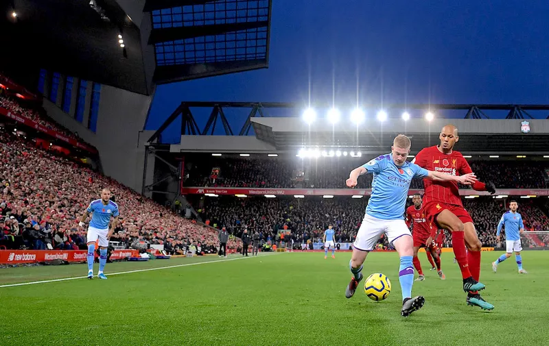 LIVERPOOL, ENGLAND - NOVEMBER 10: Kevin De Bruyne of Manchester City battles for possession with Fabinho of Liverpool during the Premier League match between Liverpool FC and Manchester City at Anfield on November 10, 2019 in Liverpool, United Kingdom. (Photo by Laurence Griffiths/Getty Images)