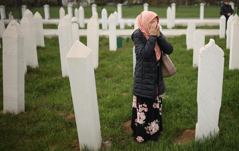 16.04.2022., Vitez, Bosna i Hercegovina - Obitelji ubijenih u selu Ahmici obilaze Centralno sehidsko mezarje u Vitezu. 

 Photo: Armin Durgut/PIXSELL