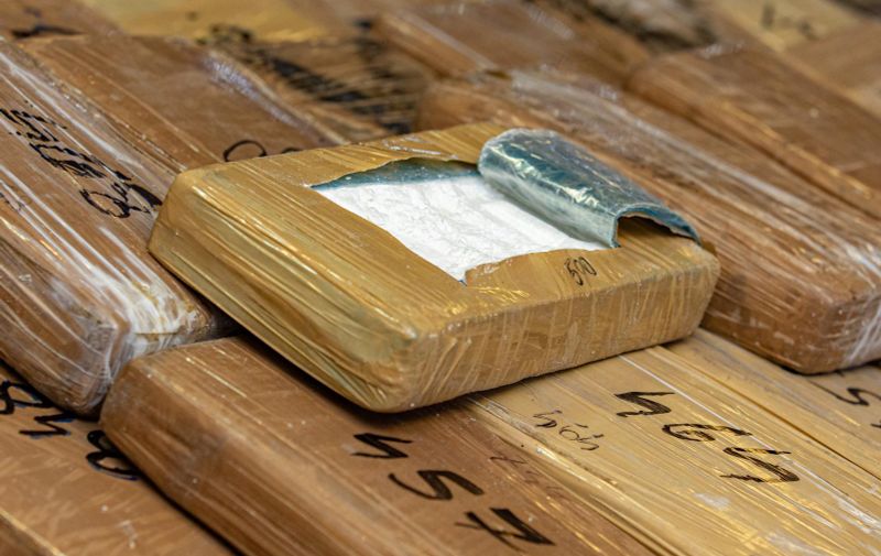 14.04.2021., Dubrovnik - U policijskoj postaji Vila Palma odrzana je konferencija za medije o rekordnoj zaplijeni kokaina u Luci Ploce. Zaplijenjeno je 574,8 kilograma kokaina koji je dopremljen u kontejneru banana. Photo: Grgo Jelavic/PIXSELL