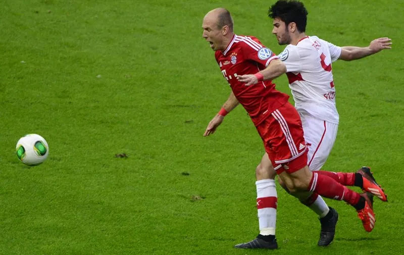 Stuttgart's defender Serdar Tasci (R) fights for the ball with Bayern Munich's Dutch midfielder Arjen Robben during the football final match of the German Cup (DFB-Pokal) FC Bayern Munich vs VfB Stuttgart on June 1, 2013 at the Olympic Stadium in Berlin. 
AFP PHOTO / JOHN MACDOUGALL

RESTRICTIONS / EMBARGO - DFL LIMITS THE USE OF IMAGES ON THE INTERNET TO 15 PICTURES (NO VIDEO-LIKE SEQUENCES) DURING THE MATCH AND PROHIBITS MOBILE (MMS) USE DURING AND FOR FURTHER TWO HOURS AFTER THE MATCH. FOR MORE INFORMATION CONTACT DFL / AFP / JOHN MACDOUGALL