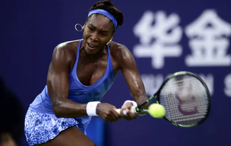 Venus Williams of the US hits a return against Roberta Vinci of Italy during their women's singles semi-final match at the WTA Elite Trophy in Zhuhai, southern China's Guangdong province on November 7, 2015.                                  CHINA OUT    AFP PHOTO / STR