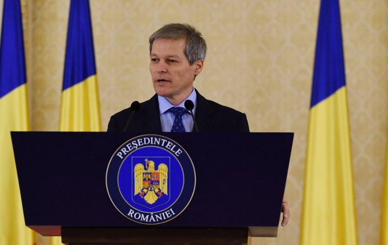Romanian designated Prime Minister Dacian Ciolos adresses the media at the Cotroceni Palace, the Romanian Presidency headquarters in Bucharest, on November 10, 2015. Former EU agriculture commissioner Dacian Ciolos was appointed Romania's new prime minister, following the resignation last week of Victor Ponta after mass anti-government protests sparked by a deadly nightclub fire.  AFP PHOTO / DANIEL MIHAILESCU