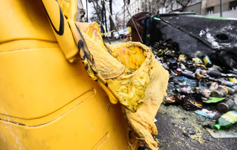 29.01.2023., Zagreb - Jutros izgorio kontejner za otpad na Trgu Petra Kresimira IV. Photo: Neva Zganec/PIXSELL
