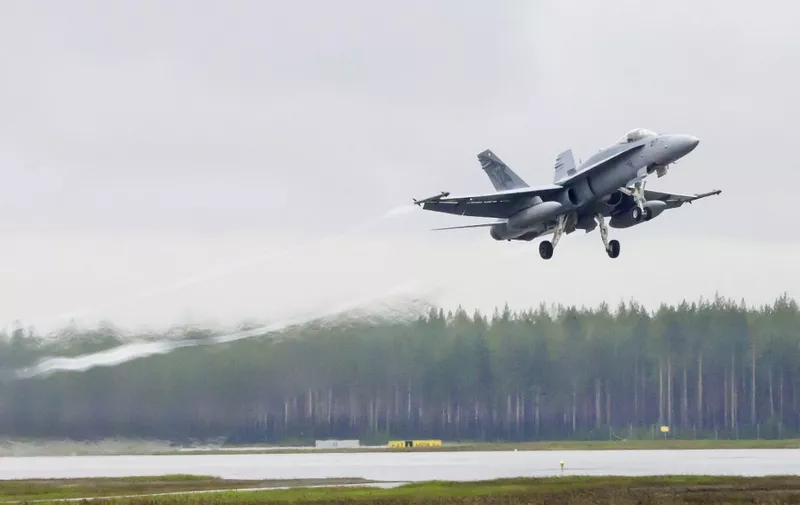 A swiss F/A-18 Hornet jet takes off from Kallax Airport outside Lulea, northern Sweden, on May 26, 2015, during the Arctic Challenge Exercise (ACE 2015) organized by Sweden, Finland and Norway. ?Norway is lead nation as nearly a hundred fighter jets from nine nations gather for a joint training exercise from 25 May to 5 June, 2015.  AFP PHOTO / TT NEWS AGENCY /  SUSANNE LINDHOLM  SWEDEN OUT (Photo by Susanne Lindholm / TT NEWS AGENCY / AFP)