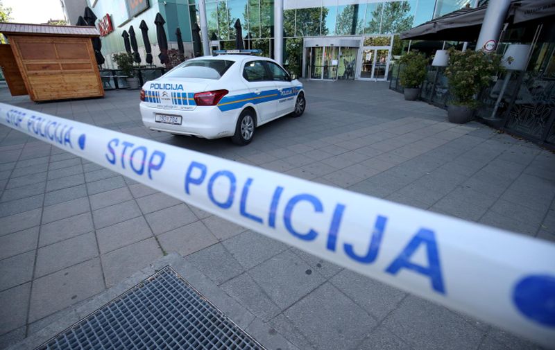 18.05.2022., Zagreb - Oko 13.45 sati policija je dobila dojavu o mogucoj eksplozivnoj napravi u Avenue Mallu.
 Photo: Igor Kralj/PIXSELL