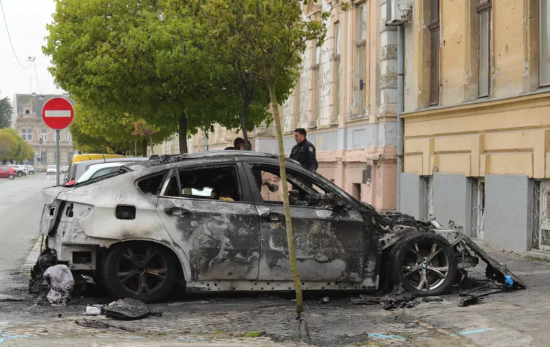 09.04.2023., Osijek - Automobil marke BMW zapalio se u centru grada. Photo: Dubravka Petric/PIXSELL