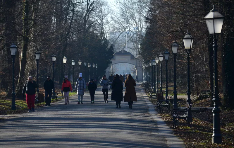 13.01.2024., Park Maksimir, Zagreb - Sunčan zimski dan, ljudi su iskoristili za šetnju Maksimirskim parkom. Photo: Josip Mikacic/PIXSELL