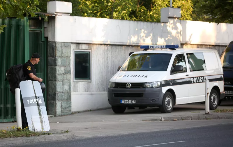 14.08.2021., Sarajevo, Bosna i Hercegovina - Velik broj policajaca osigurava Povorku ponosa koja pocinje danas u 12 sati.rPhoto: Armin Durgut/PIXSELL