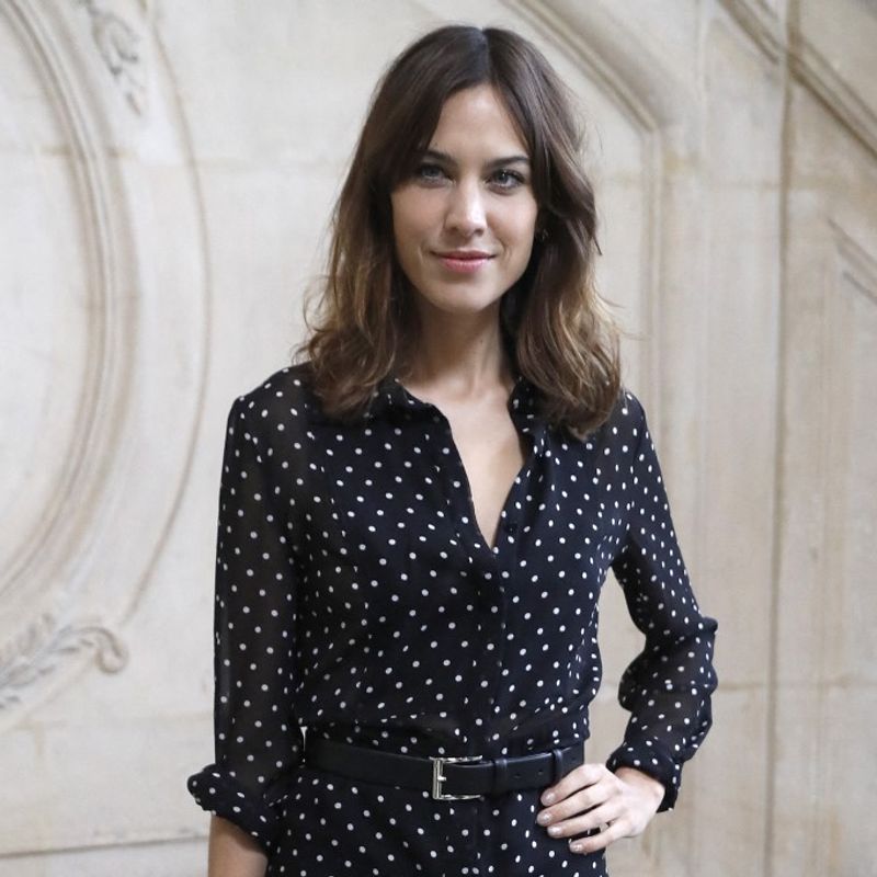 British model and presenter Alexa Chung poses for a photocall prior to the Christian Dior's fashion show during the 2018 spring/summer Haute Couture collection on January 22, 2018 in Paris. (Photo by Patrick KOVARIK / AFP)