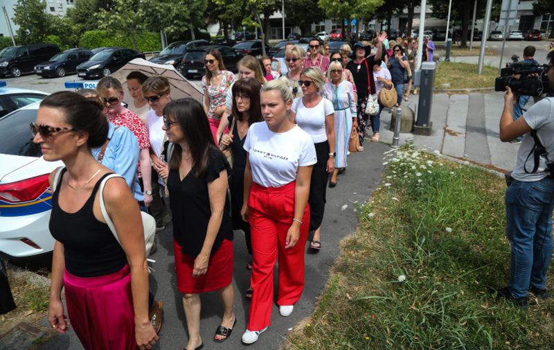 13.07.2023., Zagreb - Pravosudni djelatnici koji strajkaju prosvjedovali su ispred zgrade NSK u kojoj se odvijala sjednica Vlade RH Photo: Zeljko Hladika/PIXSELL