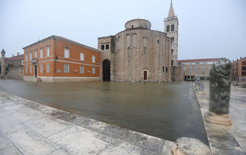 11.09.2017., Zadar - Obilna kisa poplavila grad. Iz Meteoroloske postaje Zadar izvijestili su da je od 8 do 10 ujutro u tom gradu palo oko 190 litara kise po metru setvornom sto je vise nego dvostruko od prosjecnih mjesecnih padalina od 98 litara. 
Rimski Forum pod vodom. 
Photo: